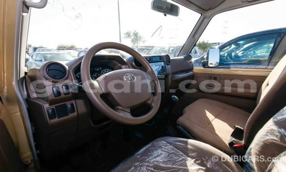Imported Toyota Land Cruiser Beige Makiinaa iti Import - Dubai keessatti Somalia keessatti Imported Toyota Land Cruiser Beige Makiinaa iti Import - Dubai keessatti Somalia keessatti