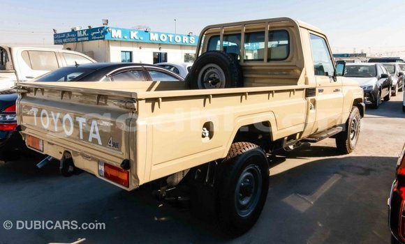 Imported Toyota Land Cruiser Beige Makiinaa iti Import - Dubai keessatti Somalia keessatti Imported Toyota Land Cruiser Beige Makiinaa iti Import - Dubai keessatti Somalia keessatti