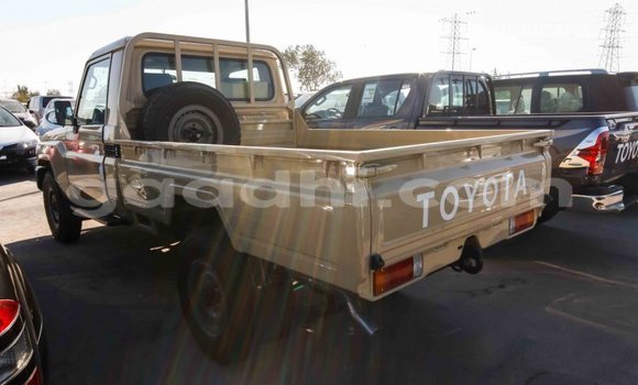 Imported Toyota Land Cruiser Beige Makiinaa iti Import - Dubai keessatti Somalia keessatti Imported Toyota Land Cruiser Beige Makiinaa iti Import - Dubai keessatti Somalia keessatti
