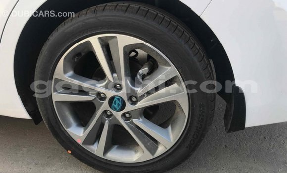 ይግዙ Imported Hyundai Elantra ነጭ መኪና በ Import - Dubai በ ሶማሊያ ይግዙ Imported Hyundai Elantra ነጭ መኪና በ Import - Dubai በ ሶማሊያ