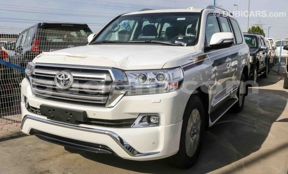 Acheter Import Voiture Toyota Land Cruiser Blanc à Import - Dubai, Somalie Acheter Import Voiture Toyota Land Cruiser Blanc à Import - Dubai, Somalie