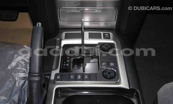 Acheter Import Voiture Toyota Land Cruiser Blanc à Import - Dubai, Somalie Acheter Import Voiture Toyota Land Cruiser Blanc à Import - Dubai, Somalie