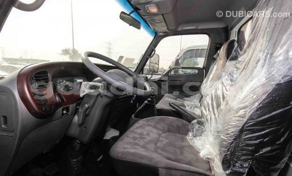 Imported Hyundai Accent White Makiinaa iti Import - Dubai keessatti Somalia keessatti Imported Hyundai Accent White Makiinaa iti Import - Dubai keessatti Somalia keessatti