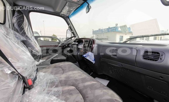 Imported Hyundai Accent White Makiinaa iti Import - Dubai keessatti Somalia keessatti Imported Hyundai Accent White Makiinaa iti Import - Dubai keessatti Somalia keessatti