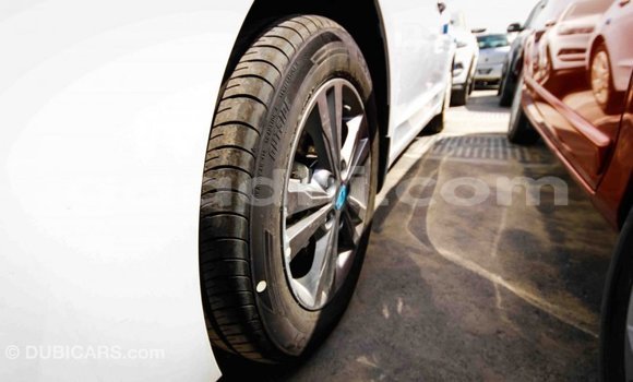 اشتري Imported Hyundai Elantra أبيض سيارة في Import - Dubai في الصومال اشتري Imported Hyundai Elantra أبيض سيارة في Import - Dubai في الصومال