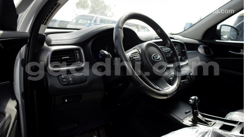 Big with watermark kia sorento somalia import dubai 2855