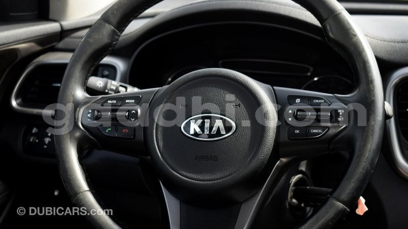 Big with watermark kia sorento somalia import dubai 2855