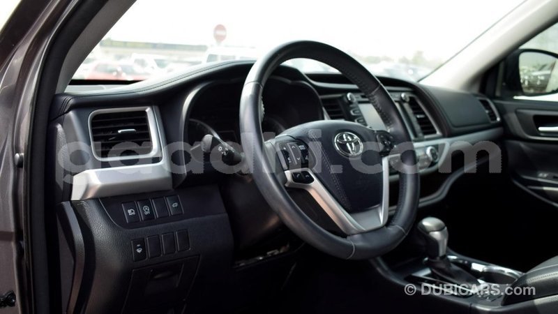 Big with watermark toyota highlander somalia import dubai 2857