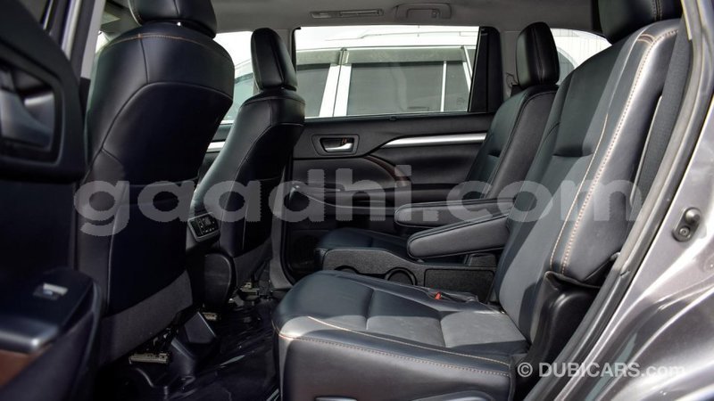 Big with watermark toyota highlander somalia import dubai 2857