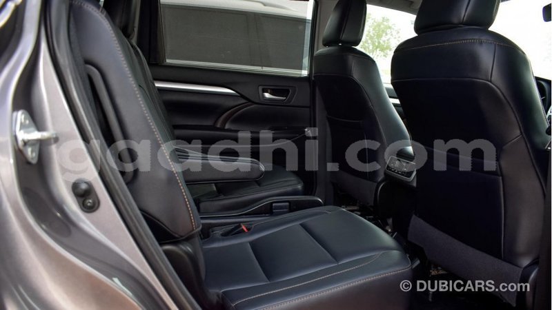 Big with watermark toyota highlander somalia import dubai 2857