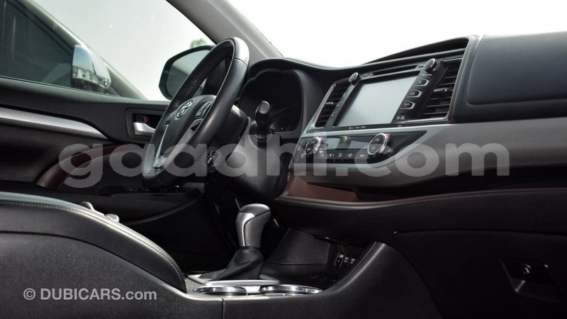 Big with watermark toyota highlander somalia import dubai 2857