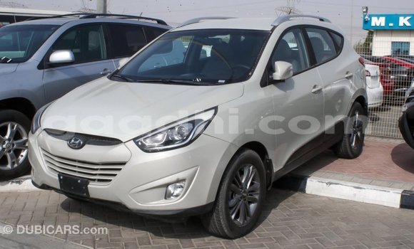 Imported Hyundai Tucson Beige Makiinaa iti Import - Dubai keessatti Somalia keessatti Imported Hyundai Tucson Beige Makiinaa iti Import - Dubai keessatti Somalia keessatti