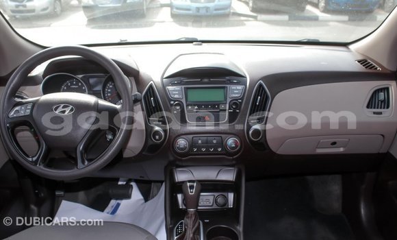 Imported Hyundai Tucson Beige Makiinaa iti Import - Dubai keessatti Somalia keessatti Imported Hyundai Tucson Beige Makiinaa iti Import - Dubai keessatti Somalia keessatti