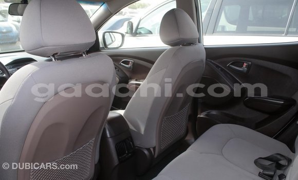 Imported Hyundai Tucson Beige Makiinaa iti Import - Dubai keessatti Somalia keessatti Imported Hyundai Tucson Beige Makiinaa iti Import - Dubai keessatti Somalia keessatti