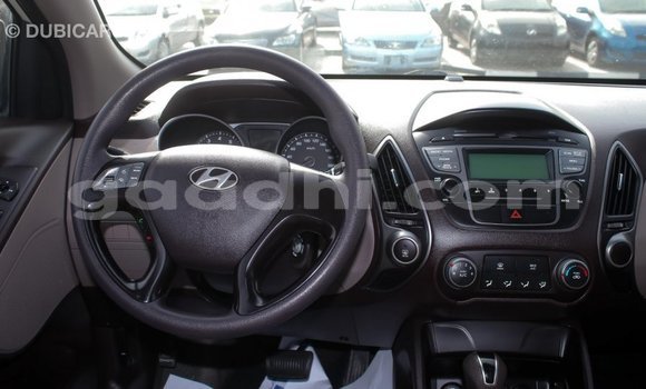 Imported Hyundai Tucson Beige Makiinaa iti Import - Dubai keessatti Somalia keessatti Imported Hyundai Tucson Beige Makiinaa iti Import - Dubai keessatti Somalia keessatti