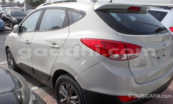 Imported Hyundai Tucson Beige Makiinaa iti Import - Dubai keessatti Somalia keessatti Imported Hyundai Tucson Beige Makiinaa iti Import - Dubai keessatti Somalia keessatti