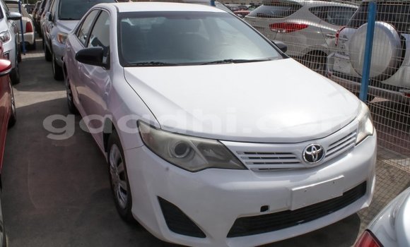 Acheter Import Voiture Toyota Camry Blanc à Import - Dubai, Somalie Acheter Import Voiture Toyota Camry Blanc à Import - Dubai, Somalie