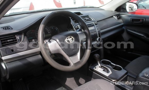 Acheter Import Voiture Toyota Camry Blanc à Import - Dubai, Somalie Acheter Import Voiture Toyota Camry Blanc à Import - Dubai, Somalie