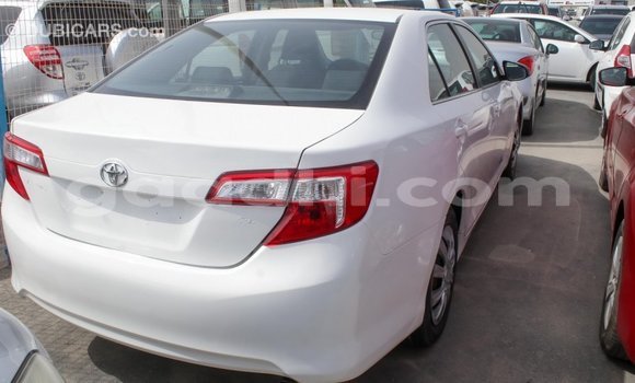 Acheter Import Voiture Toyota Camry Blanc à Import - Dubai, Somalie Acheter Import Voiture Toyota Camry Blanc à Import - Dubai, Somalie