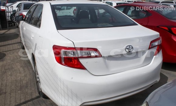 Acheter Import Voiture Toyota Camry Blanc à Import - Dubai, Somalie Acheter Import Voiture Toyota Camry Blanc à Import - Dubai, Somalie