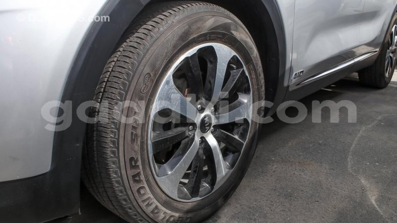 Big with watermark kia sorento somalia import dubai 2868