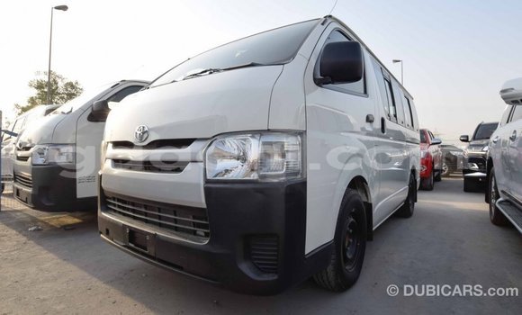 Acheter Import Voiture Toyota Hiace Blanc à Import - Dubai, Somalie Acheter Import Voiture Toyota Hiace Blanc à Import - Dubai, Somalie