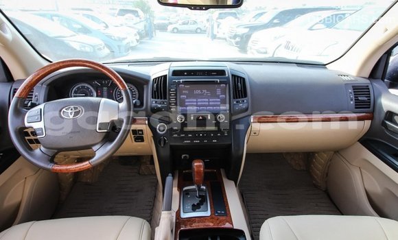 Buy Import Toyota Land Cruiser White Car in Import - Dubai in Somalia Buy Import Toyota Land Cruiser White Car in Import - Dubai in Somalia