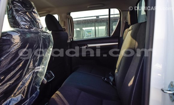Imported Toyota Hilux White Makiinaa iti Import - Dubai keessatti Somalia keessatti Imported Toyota Hilux White Makiinaa iti Import - Dubai keessatti Somalia keessatti