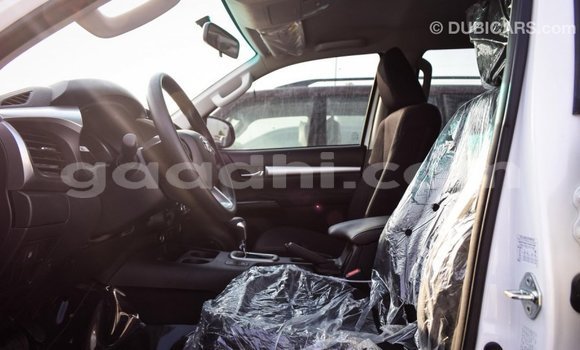 Imported Toyota Hilux White Makiinaa iti Import - Dubai keessatti Somalia keessatti Imported Toyota Hilux White Makiinaa iti Import - Dubai keessatti Somalia keessatti