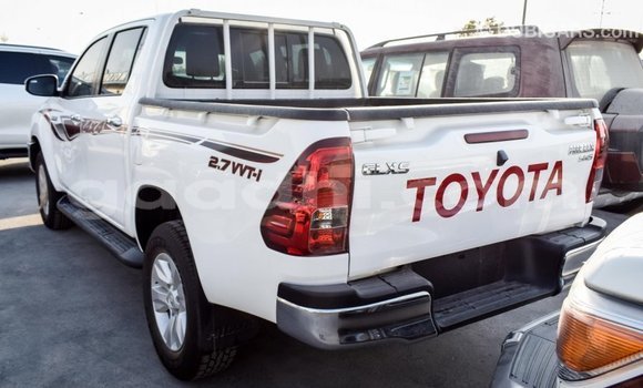Imported Toyota Hilux White Makiinaa iti Import - Dubai keessatti Somalia keessatti Imported Toyota Hilux White Makiinaa iti Import - Dubai keessatti Somalia keessatti