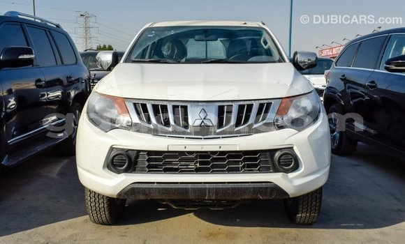 Acheter Import Voiture Mitsubishi L200 Blanc à Import - Dubai, Somalie Acheter Import Voiture Mitsubishi L200 Blanc à Import - Dubai, Somalie