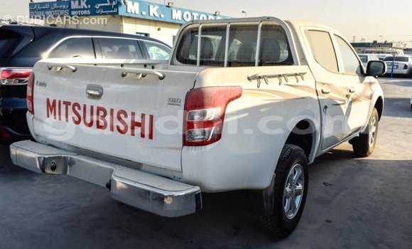 Acheter Import Voiture Mitsubishi L200 Blanc à Import - Dubai, Somalie Acheter Import Voiture Mitsubishi L200 Blanc à Import - Dubai, Somalie