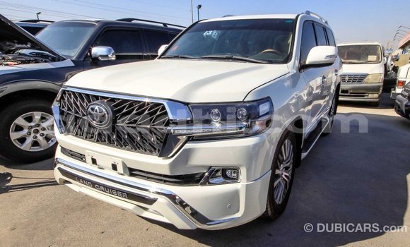 ይግዙ Imported Toyota Land Cruiser ነጭ መኪና በ Import - Dubai በ ሶማሊያ ይግዙ Imported Toyota Land Cruiser ነጭ መኪና በ Import - Dubai በ ሶማሊያ
