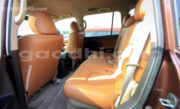 Imported Toyota Land Cruiser Brown Makiinaa iti Import - Dubai keessatti Somalia keessatti Imported Toyota Land Cruiser Brown Makiinaa iti Import - Dubai keessatti Somalia keessatti