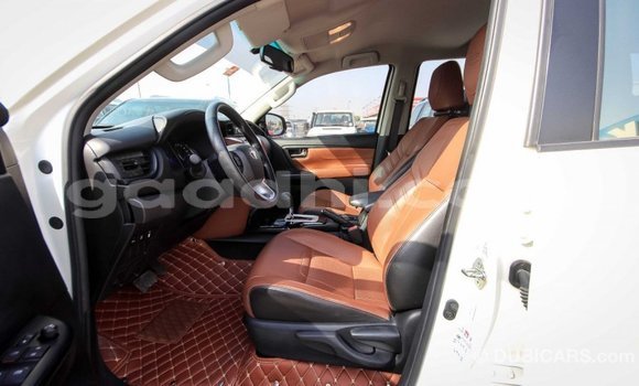 Imported Toyota Fortuner White Makiinaa iti Import - Dubai keessatti Somalia keessatti Imported Toyota Fortuner White Makiinaa iti Import - Dubai keessatti Somalia keessatti