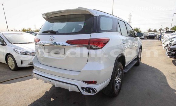 Imported Toyota Fortuner White Makiinaa iti Import - Dubai keessatti Somalia keessatti Imported Toyota Fortuner White Makiinaa iti Import - Dubai keessatti Somalia keessatti