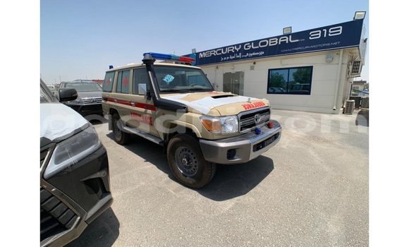اشتري Imported Toyota Land Cruiser اللون البيج سيارة في Import - Dubai في الصومال اشتري Imported Toyota Land Cruiser اللون البيج سيارة في Import - Dubai في الصومال