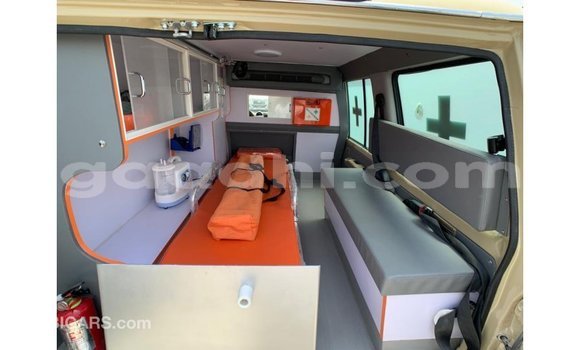 اشتري Imported Toyota Land Cruiser اللون البيج سيارة في Import - Dubai في الصومال اشتري Imported Toyota Land Cruiser اللون البيج سيارة في Import - Dubai في الصومال