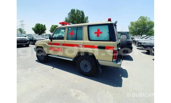 اشتري Imported Toyota Land Cruiser اللون البيج سيارة في Import - Dubai في الصومال اشتري Imported Toyota Land Cruiser اللون البيج سيارة في Import - Dubai في الصومال