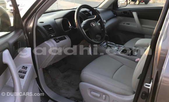 ይግዙ Imported Toyota Highlander ሌላ መኪና በ Import - Dubai በ ሶማሊያ ይግዙ Imported Toyota Highlander ሌላ መኪና በ Import - Dubai በ ሶማሊያ