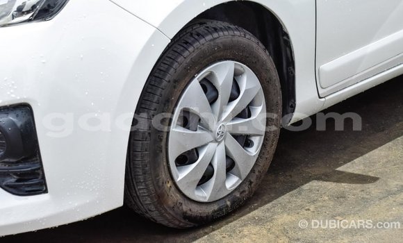 Acheter Import Voiture Toyota Yaris Blanc à Import - Dubai, Somalie Acheter Import Voiture Toyota Yaris Blanc à Import - Dubai, Somalie