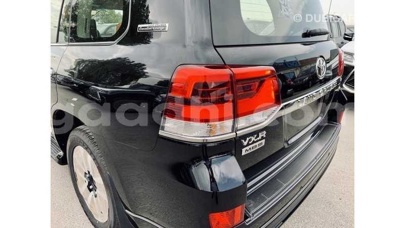 Big with watermark toyota land cruiser somalia import dubai 2935