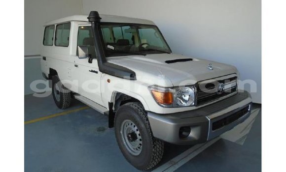 Buy Import Abarth 595 White Car in Import - Dubai in Somalia