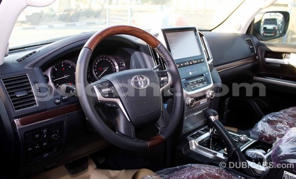 Imported Toyota Land Cruiser Black Makiinaa iti Import - Dubai keessatti Somalia keessatti Imported Toyota Land Cruiser Black Makiinaa iti Import - Dubai keessatti Somalia keessatti