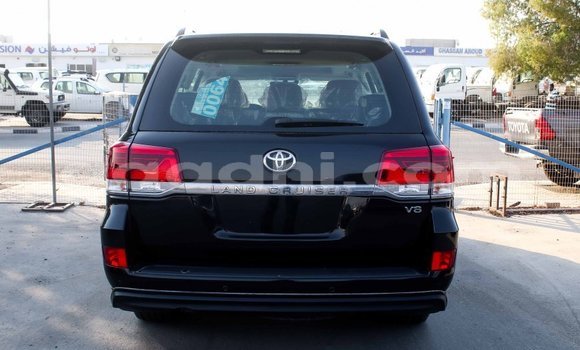 Imported Toyota Land Cruiser Black Makiinaa iti Import - Dubai keessatti Somalia keessatti Imported Toyota Land Cruiser Black Makiinaa iti Import - Dubai keessatti Somalia keessatti