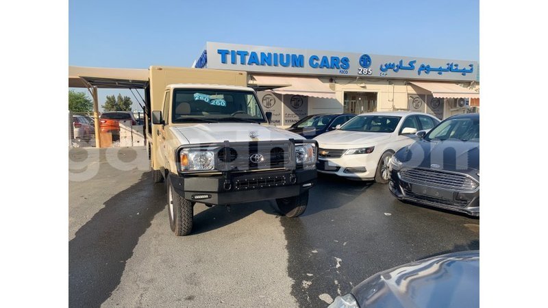 Big with watermark toyota land cruiser somalia import dubai 2965