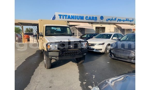 Imported Toyota Land Cruiser Beige Makiinaa iti Import - Dubai keessatti Somalia keessatti Imported Toyota Land Cruiser Beige Makiinaa iti Import - Dubai keessatti Somalia keessatti