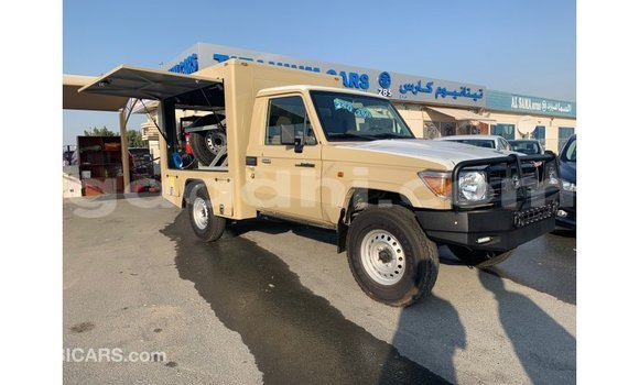 Imported Toyota Land Cruiser Beige Makiinaa iti Import - Dubai keessatti Somalia keessatti Imported Toyota Land Cruiser Beige Makiinaa iti Import - Dubai keessatti Somalia keessatti