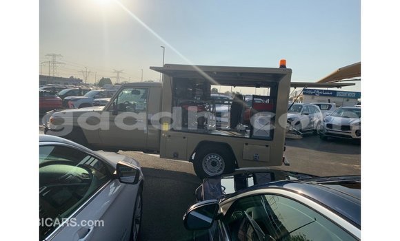 Imported Toyota Land Cruiser Beige Makiinaa iti Import - Dubai keessatti Somalia keessatti Imported Toyota Land Cruiser Beige Makiinaa iti Import - Dubai keessatti Somalia keessatti