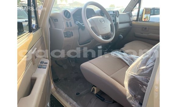 Imported Toyota Land Cruiser Beige Makiinaa iti Import - Dubai keessatti Somalia keessatti Imported Toyota Land Cruiser Beige Makiinaa iti Import - Dubai keessatti Somalia keessatti